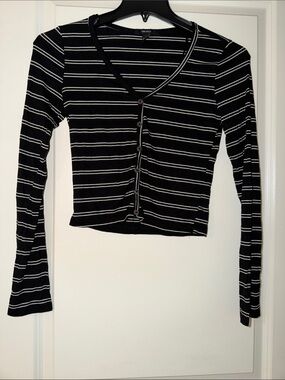Forever 21 Black & White Striped Button-Front Long-Sleeve Top
